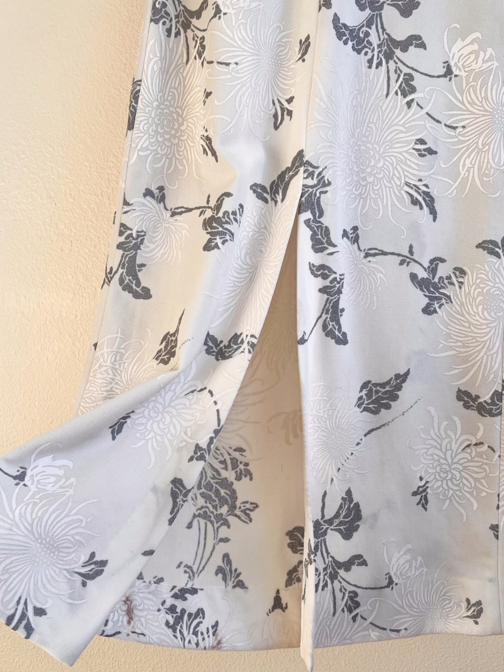 Vintage 1970s White Maxi Dress With Gray Floral Print (L) - Picture 11 of 12